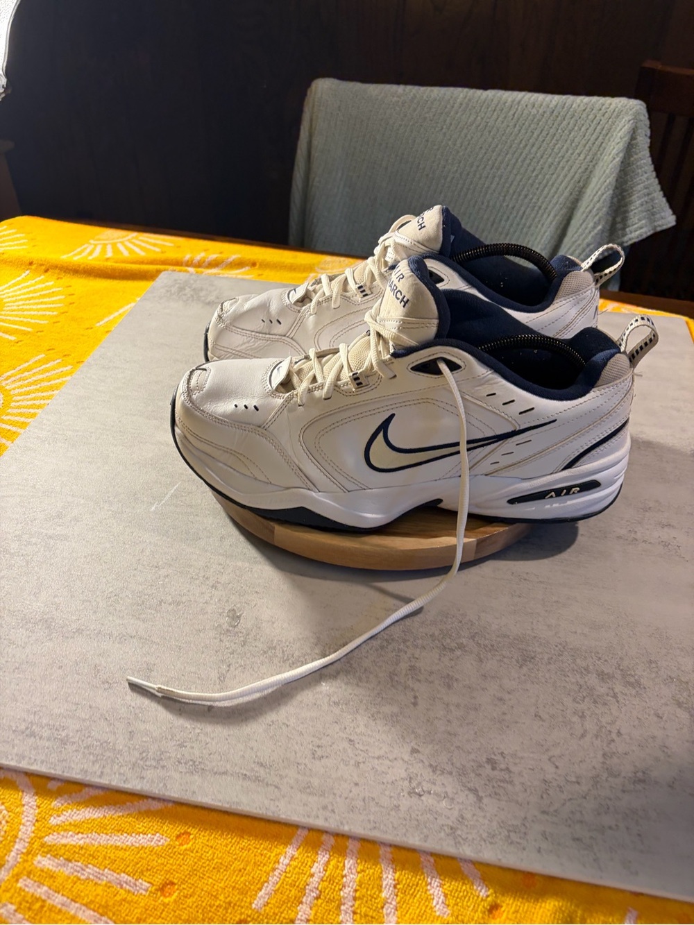 Nike Air Monarch IV Men's Low Top Lace-Up Sneaker White/Navy 4E size 12